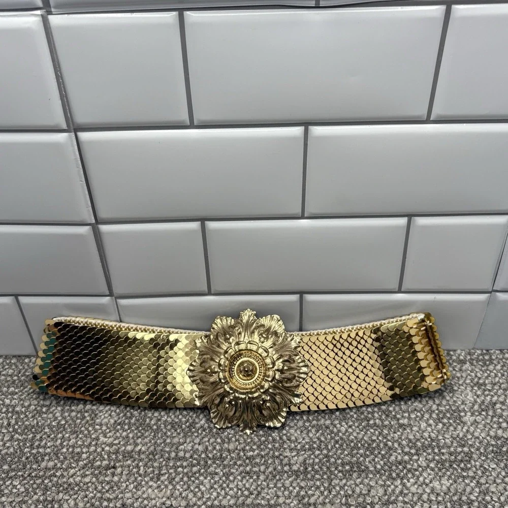 Women Belt Elastic‎ Textured Large Golden Color Clasp Wide VTG Castle H18